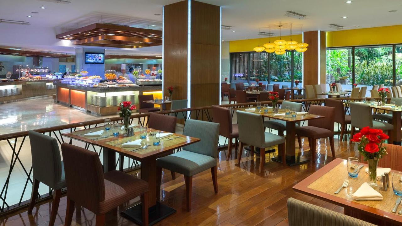 Marco Polo Plaza Cebu Hotel Kültér fotó The Garden Grill