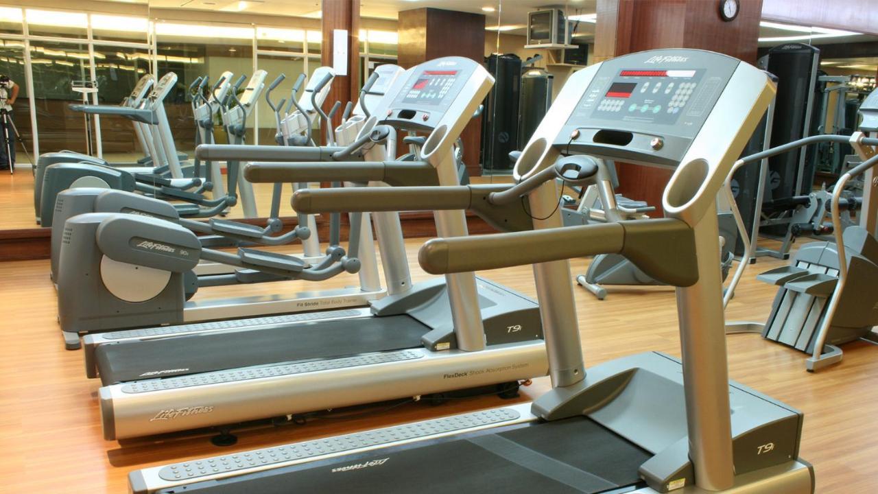 Marco Polo Plaza Cebu Hotel Kültér fotó Treadmills in a gym