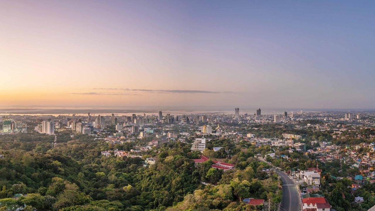Marco Polo Plaza Cebu Hotel Kültér fotó View of the Gold Coast skyline from the Gold Coast hinterland