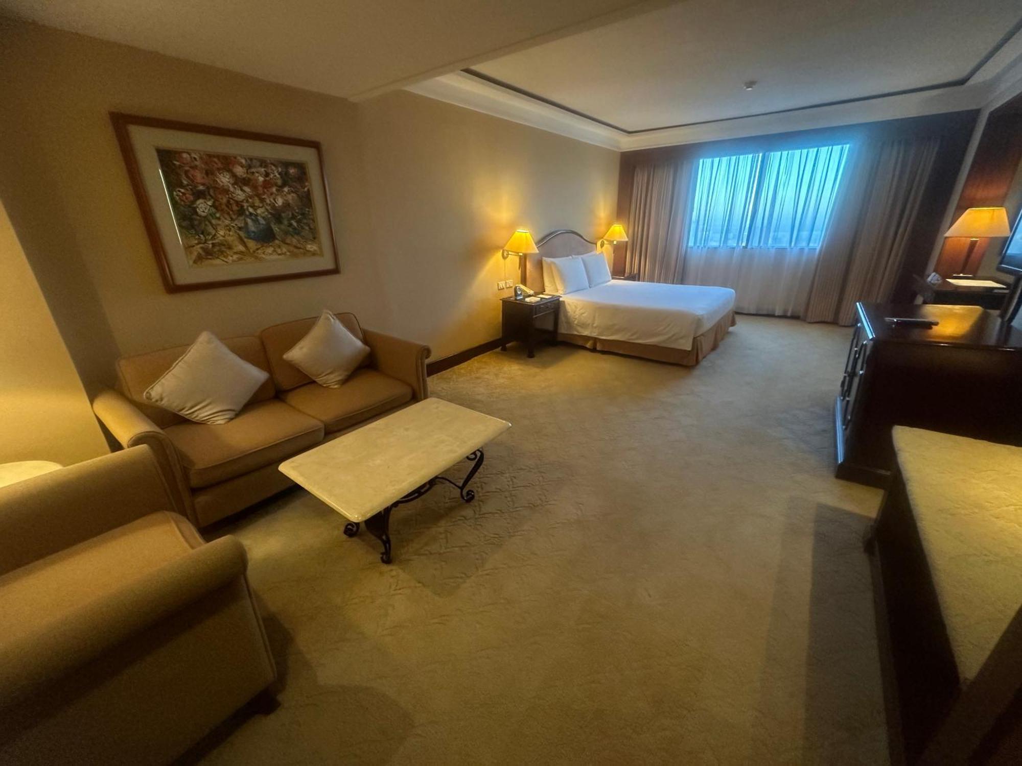 Marco Polo Plaza Cebu Hotel Kültér fotó A suite at the hotel