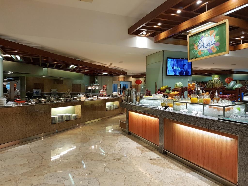 Marco Polo Plaza Cebu Hotel Kültér fotó The buffet at the hotel