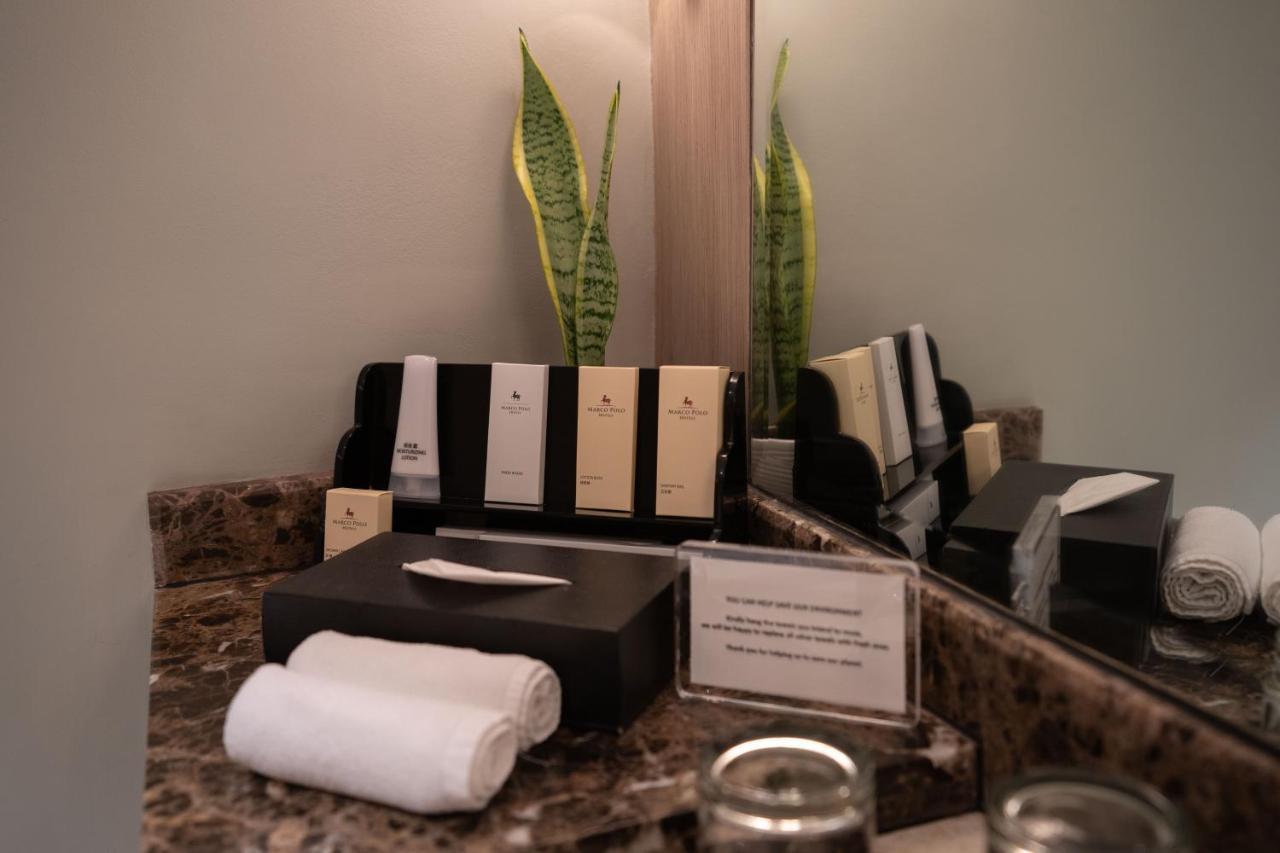 Marco Polo Plaza Cebu Hotel Kültér fotó Amenities in a hotel bathroom