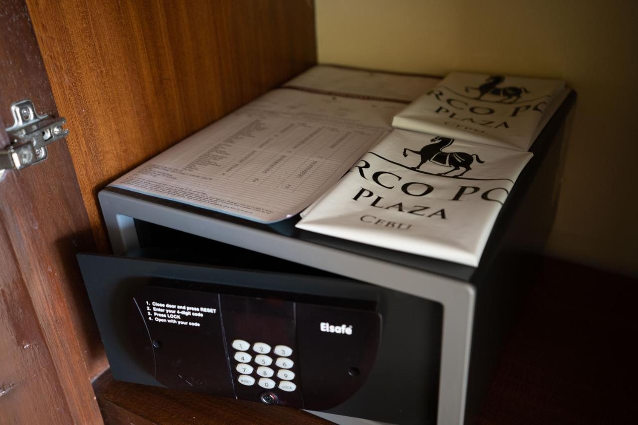 Marco Polo Plaza Cebu Hotel Kültér fotó A safe in a hotel room